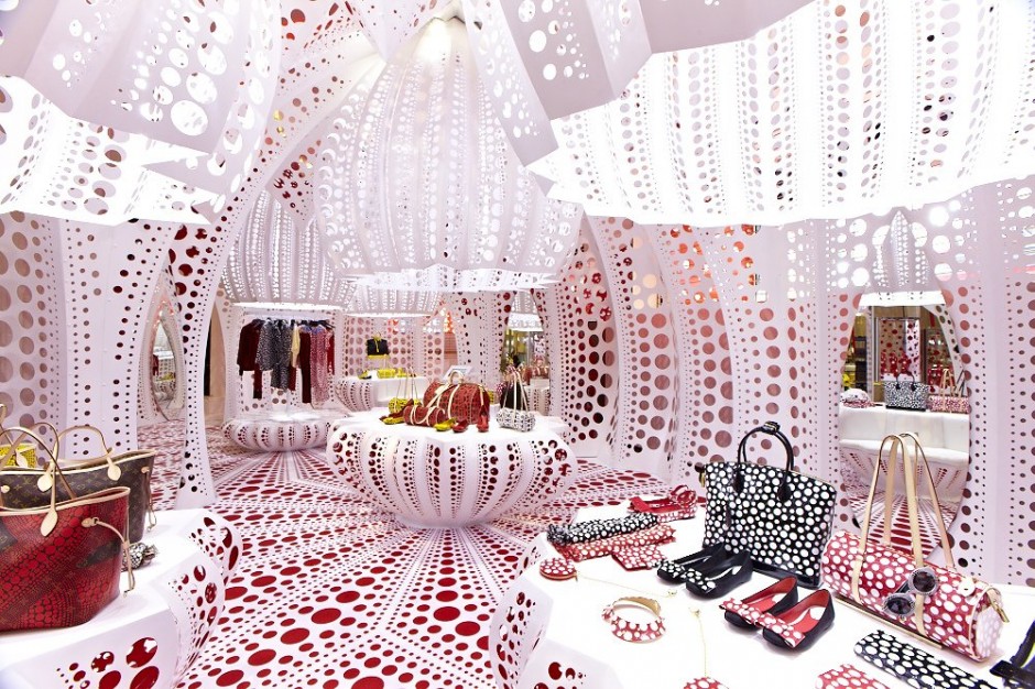Yayoi Kusama @ Louis Vuitton Paris store  Yayoi kusama, Shop design, Store  design