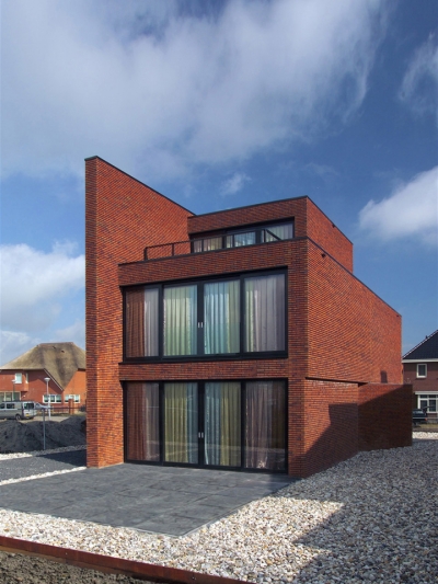 Brick Wall House 123DV