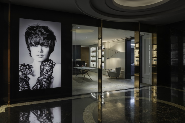 BRUNEBLONDE One Space