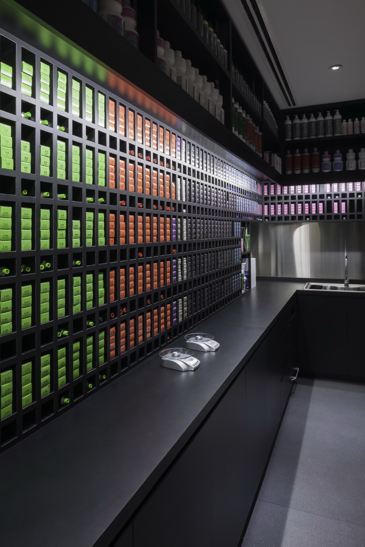 BRUNEBLONDE One Space