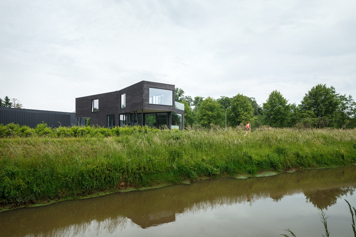Brick office Wastiau