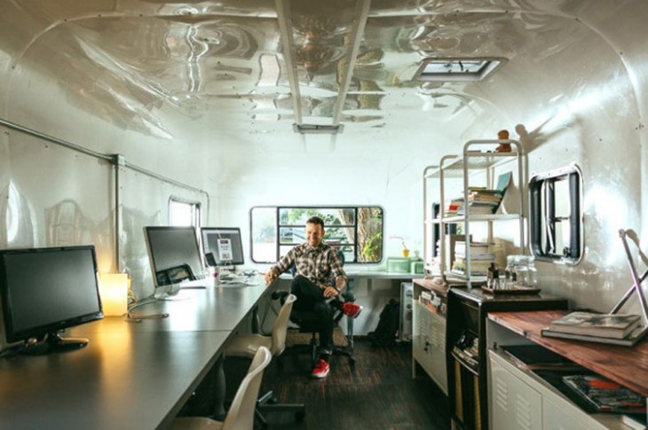 Mobile-Office-by-Jay-Ferracane-of-Angry-Bovine-02