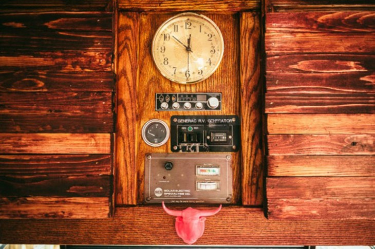 Mobile-Office-by-Jay-Ferracane-of-Angry-Bovine-04