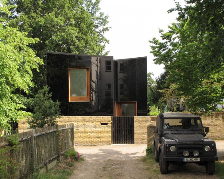 The-Black-Glass-House-by-Ian-McChesney-05