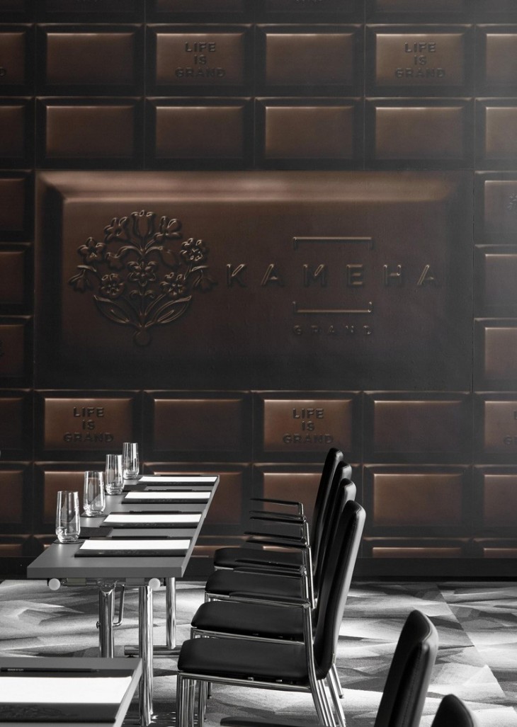 Take a look at the luxury interior of the Kameha (8)