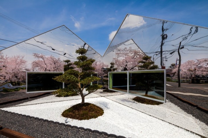 Mirrors Cafe by Bandesign