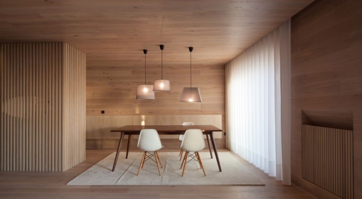Seafront Apartment by Pitágoras Group