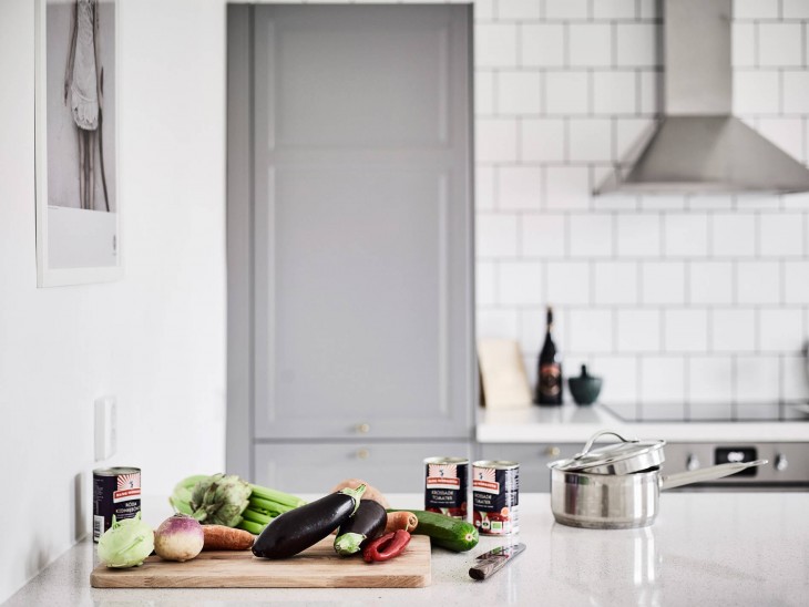 Shades of Grey and a Pop of Color (17)