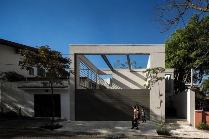 Casa C by Studio Arthur Casas