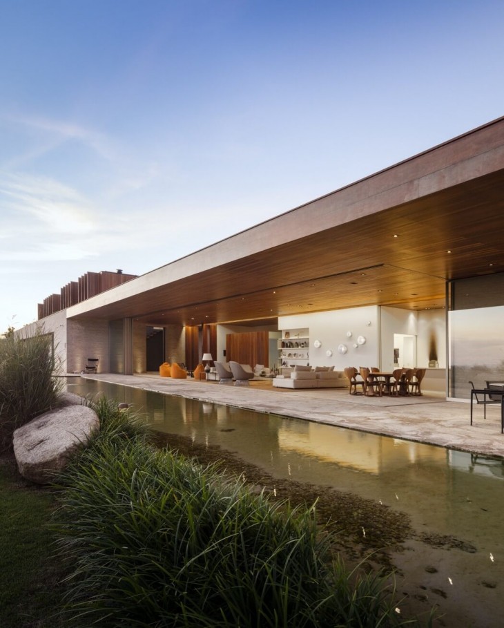 MS House by Studio Arthur Casas