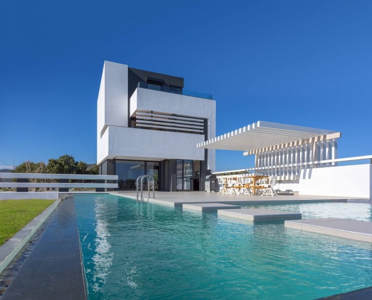 Albatross Residence by Andreas Chadzis and Myrto Kampaloni