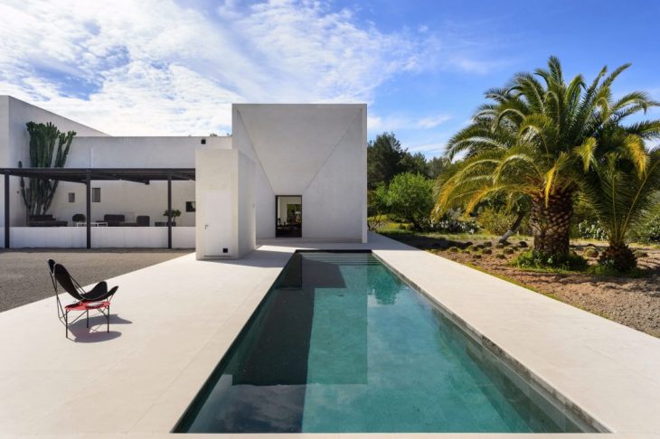 Villa in Ibiza by Pascal Cheikh Djavadi