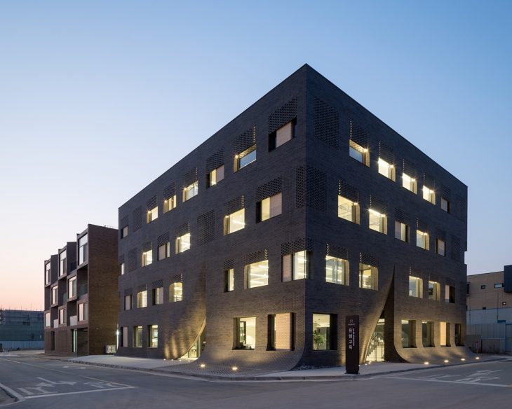 mum-office-building-by-wise-architecture