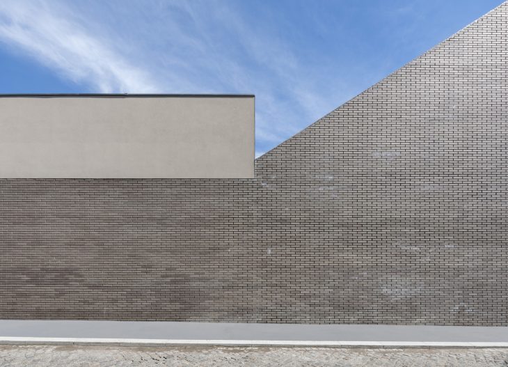 school-in-padrao-da-legua-by-nuno-brandao-costa