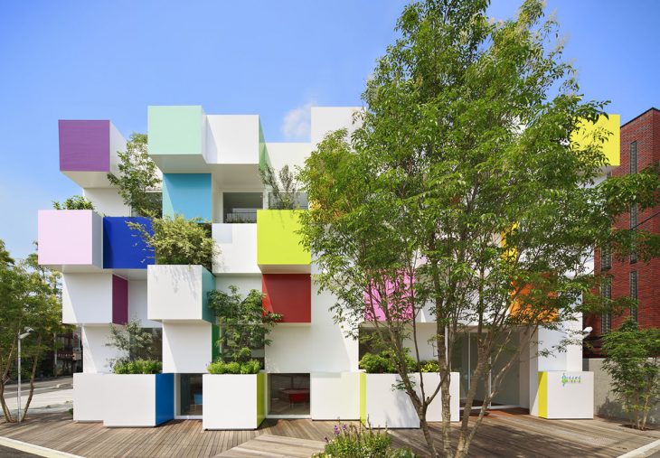 sugamo-shinkin-bank-nakaaoki-branch-by-emmanuelle-moureaux