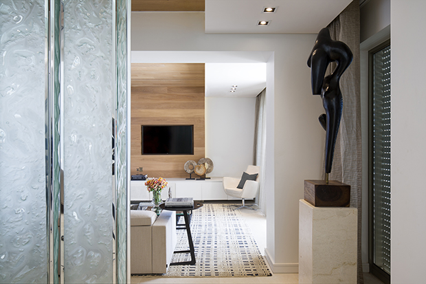 Cliffside_Int_002_Living_003_al_em_b