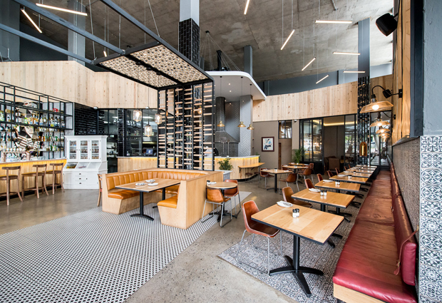 Piza e Vino Restaurant by Inhouse Brand Architects