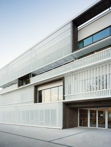 Hexagone by Rémy Marciano Architecte