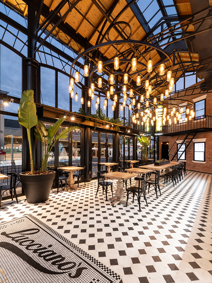 Lucciano´s Ice Cream shop by FERRO & Assoc - Archiscene