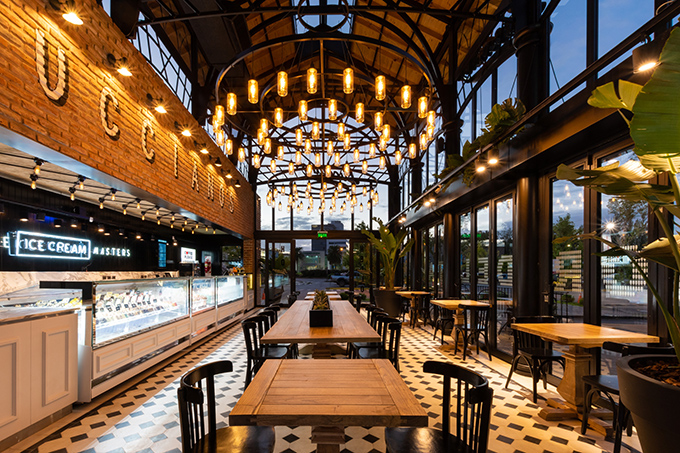 Lucciano´s Ice Cream shop by FERRO & Assoc - Archiscene