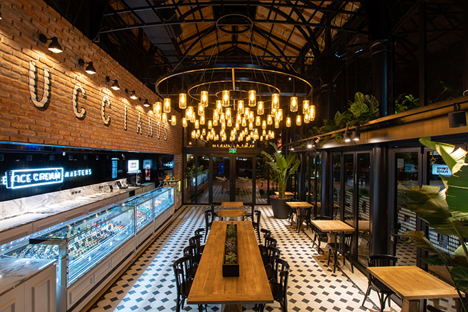 Lucciano´s Ice Cream shop by FERRO & Assoc - Archiscene