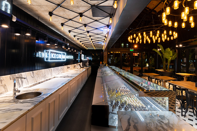 Lucciano´s Ice Cream shop by FERRO & Assoc - Archiscene