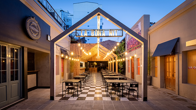 La Bona Nit Pizza Restaurant by Gastón Péndola & María José Péndola