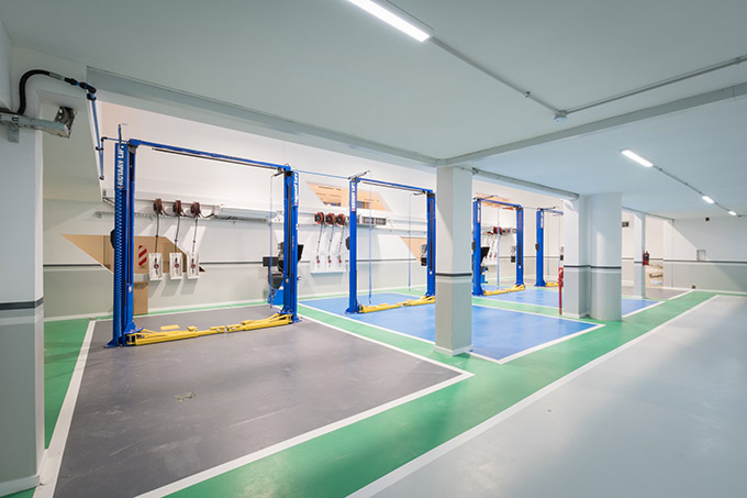 Motor Center Toyota Motor Center Córdoba by eeg arquitectos - Archiscene