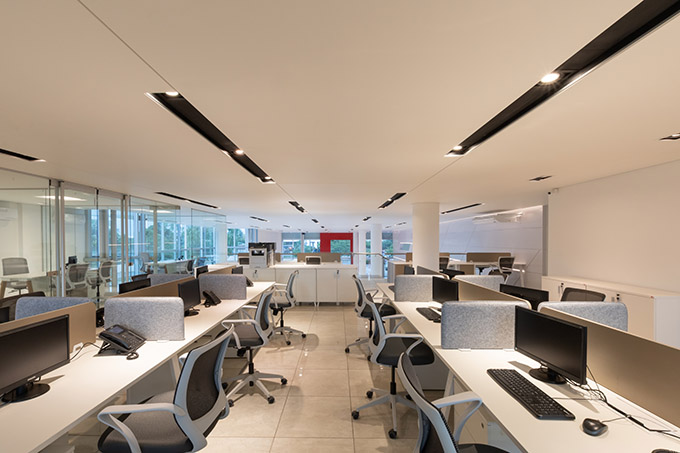 Motor Center Toyota Motor Center Córdoba by eeg arquitectos - Archiscene