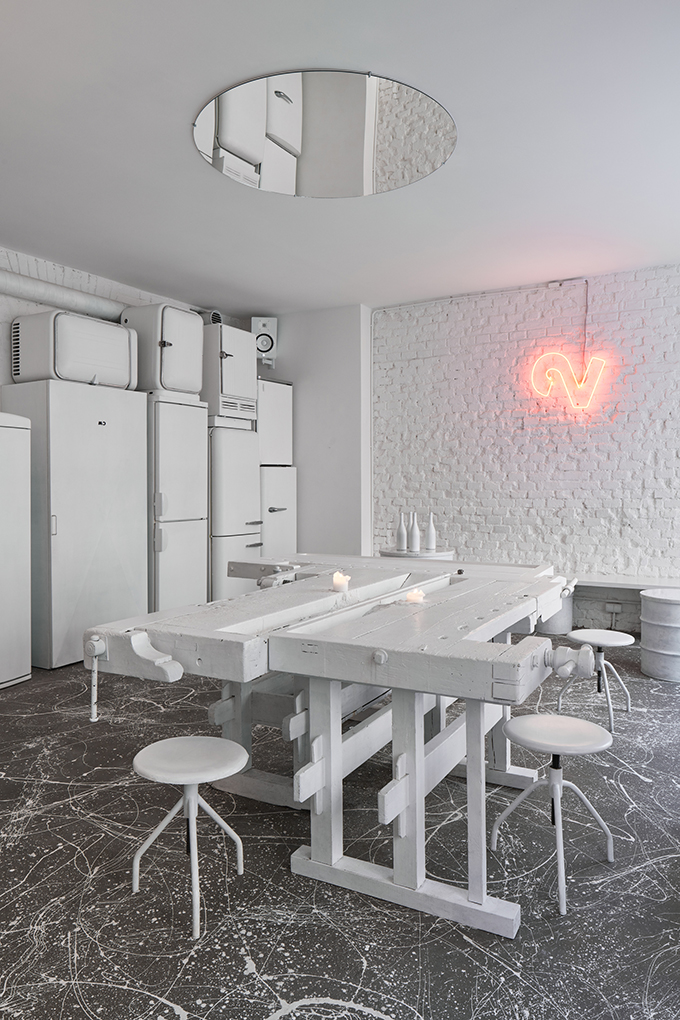 Wine bar Dvojka by Jan Plechá? & Henry Wielgus