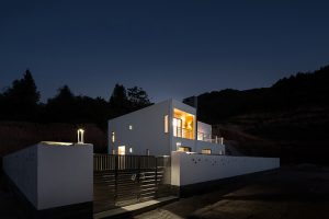A Hillside House by Ming Ding Spatial Art Studio