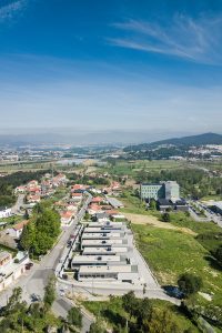 BOX XL Houses in Portugal by ZEGNEA