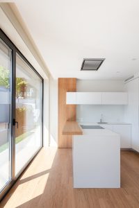 BOX XL Houses in Portugal by ZEGNEA