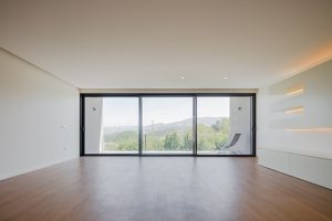 BOX XL Houses in Portugal by ZEGNEA