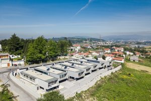 BOX XL Houses in Portugal by ZEGNEA