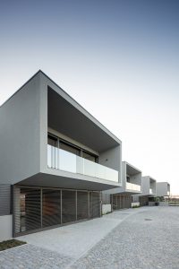 BOX XL Houses in Portugal by ZEGNEA