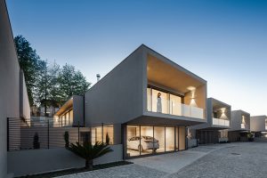 BOX XL Houses in Portugal by ZEGNEA