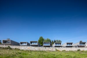 BOX XL Houses in Portugal by ZEGNEA