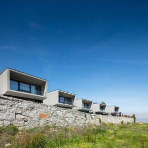 BOX XL Houses in Portugal by ZEGNEA