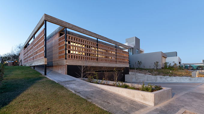 HOUSE LLV by FLV Arquitectura