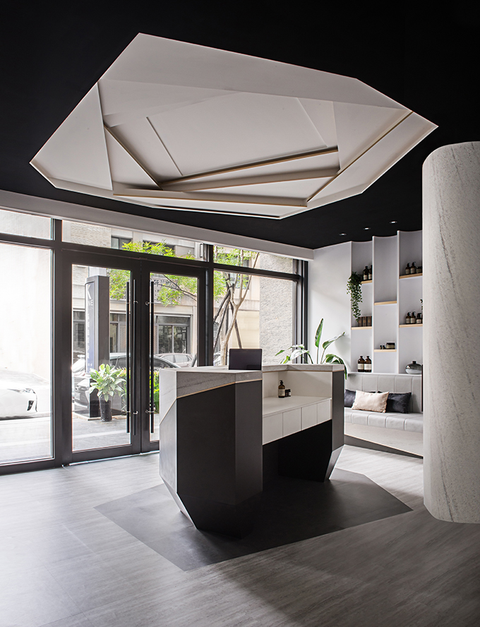 Mute White Salon by Han Yue Interior Design Co., Ltd.