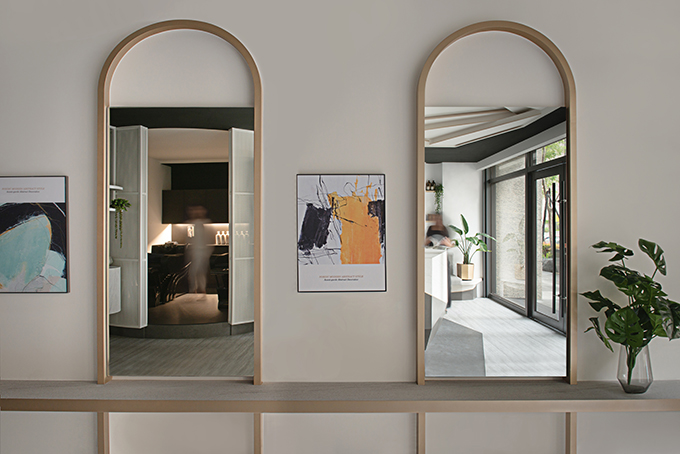 Mute White Salon by Han Yue Interior Design Co., Ltd.