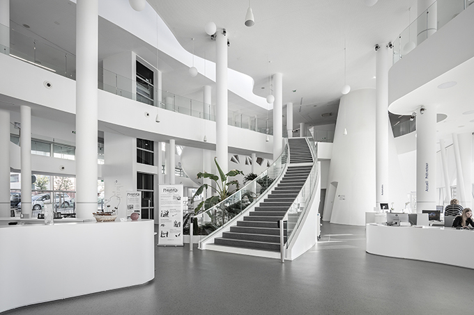 Vitrolles Media Library by Jean-Pierre Lott
