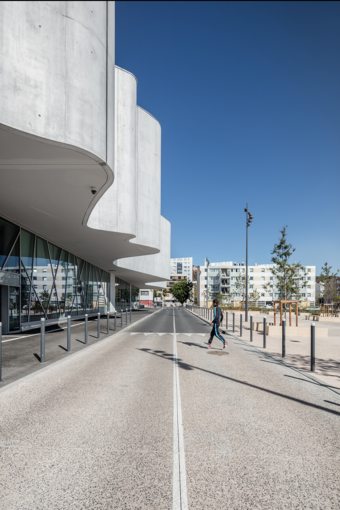 Vitrolles Media Library by Jean-Pierre Lott