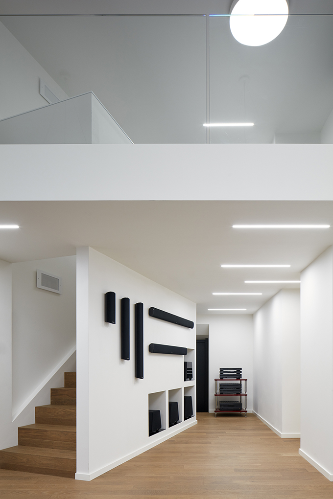 Audio and Video Showroom VOIX by Barbora Léblová and Ivo Herman