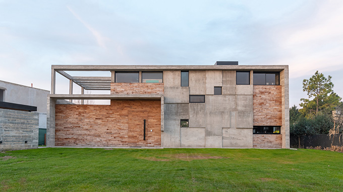House 354 by Pinasco/Pinasco Arquitectos