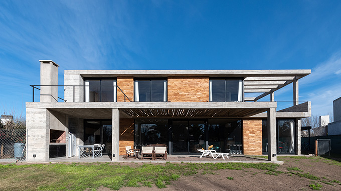House 354 by Pinasco/Pinasco Arquitectos