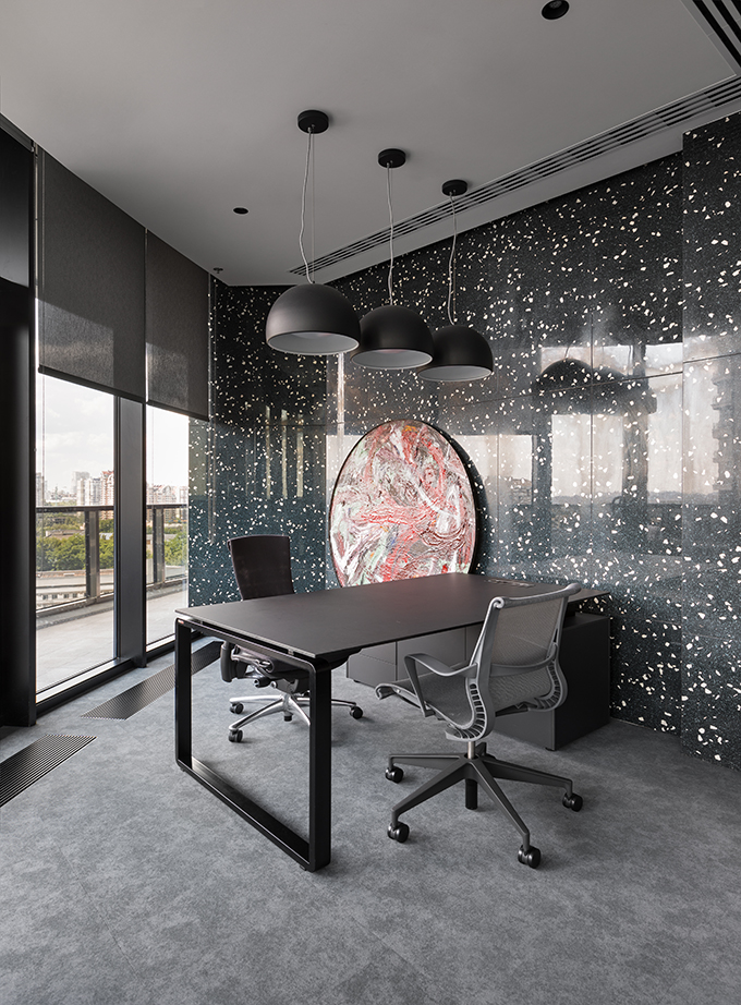 IQ-19 by Sergey Makhno Architects