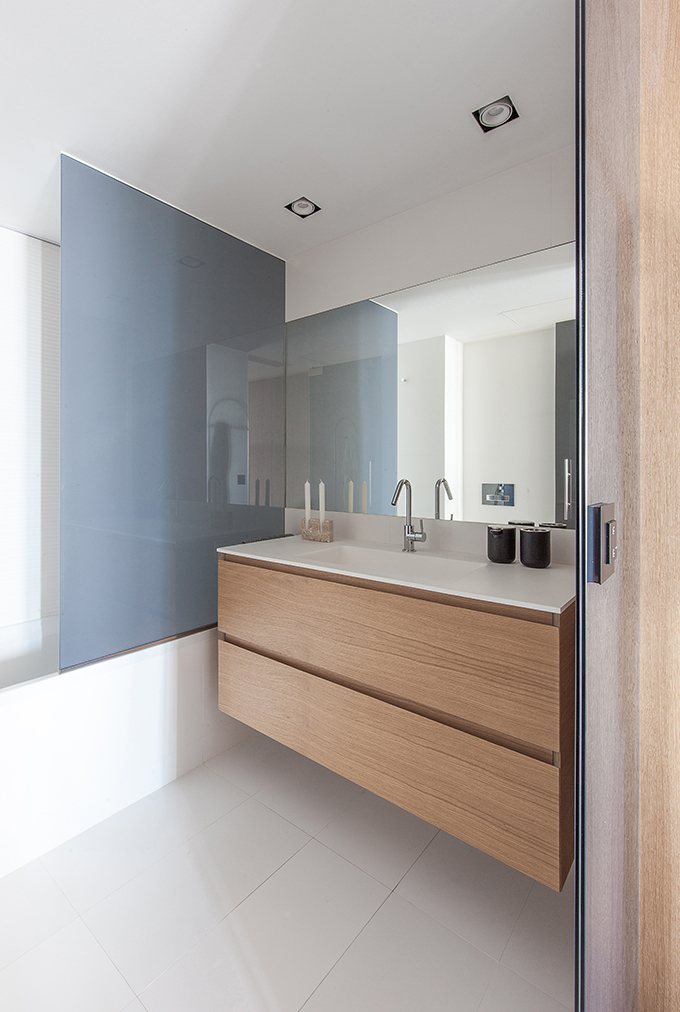 Llull Apartment by YLAB Arquitectos