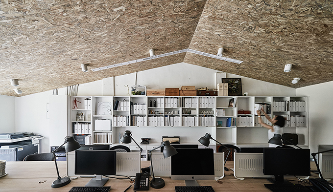 Ris Workspace by Ris Interior Design
